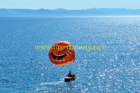 chorvatsko-makarska-drasnice-plaz-igor-velka-pláž v drašnice u centra